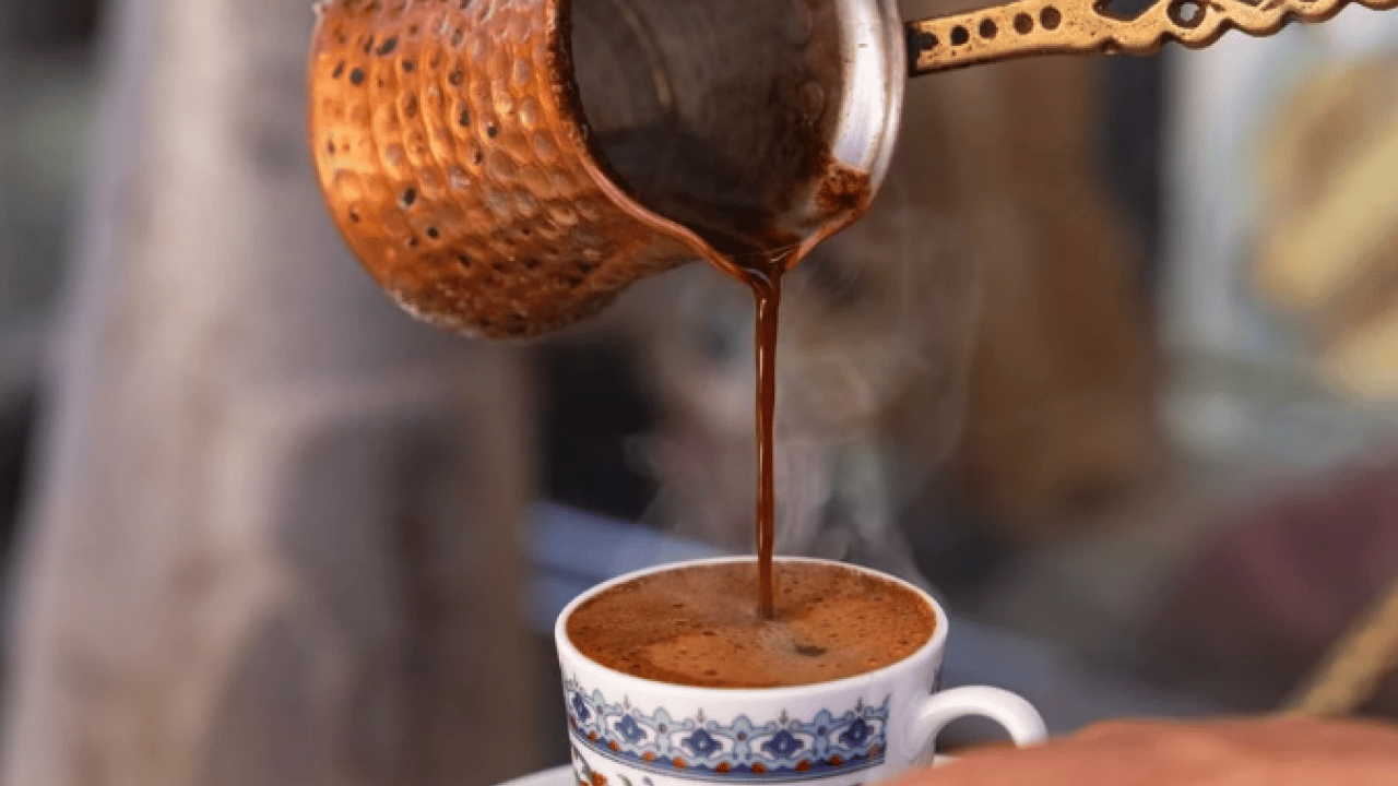 Foto - Uzun uzun uğraşmanıza gerek yok! İşte kahvenin köpürmesini sağlayan doğal yöntem