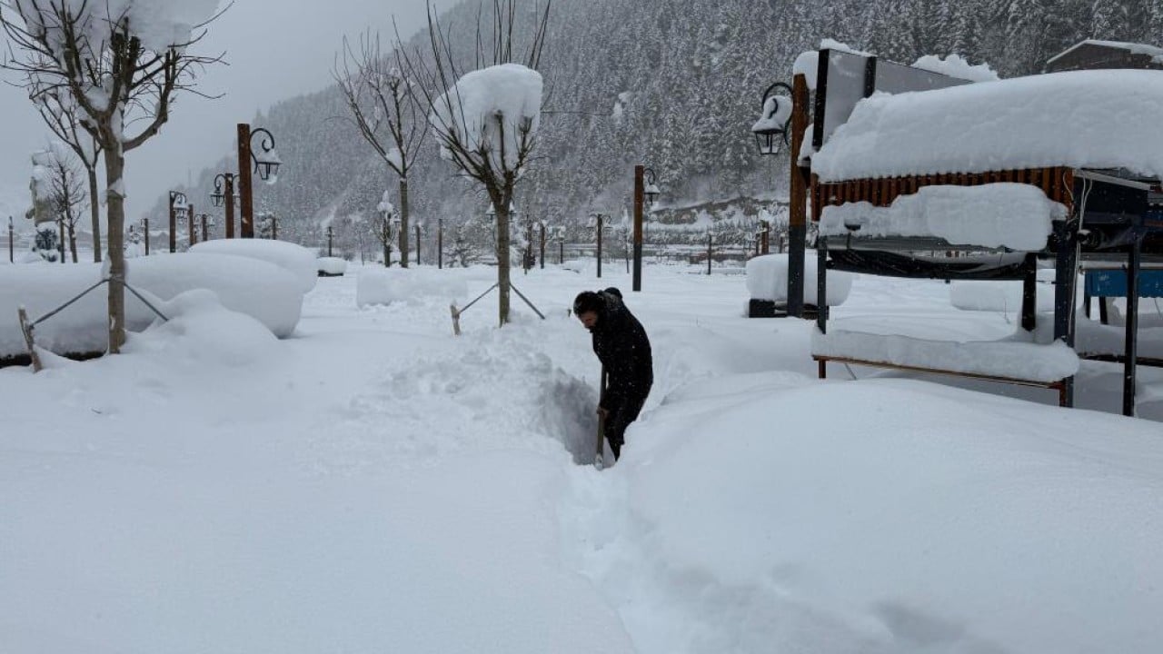 Foto - Uzungöl'de kar kalınlığı 1 metreyi aştı