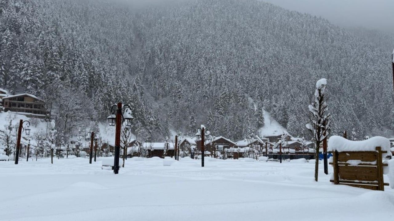 Foto - Uzungöl'de kar kalınlığı 1 metreyi aştı