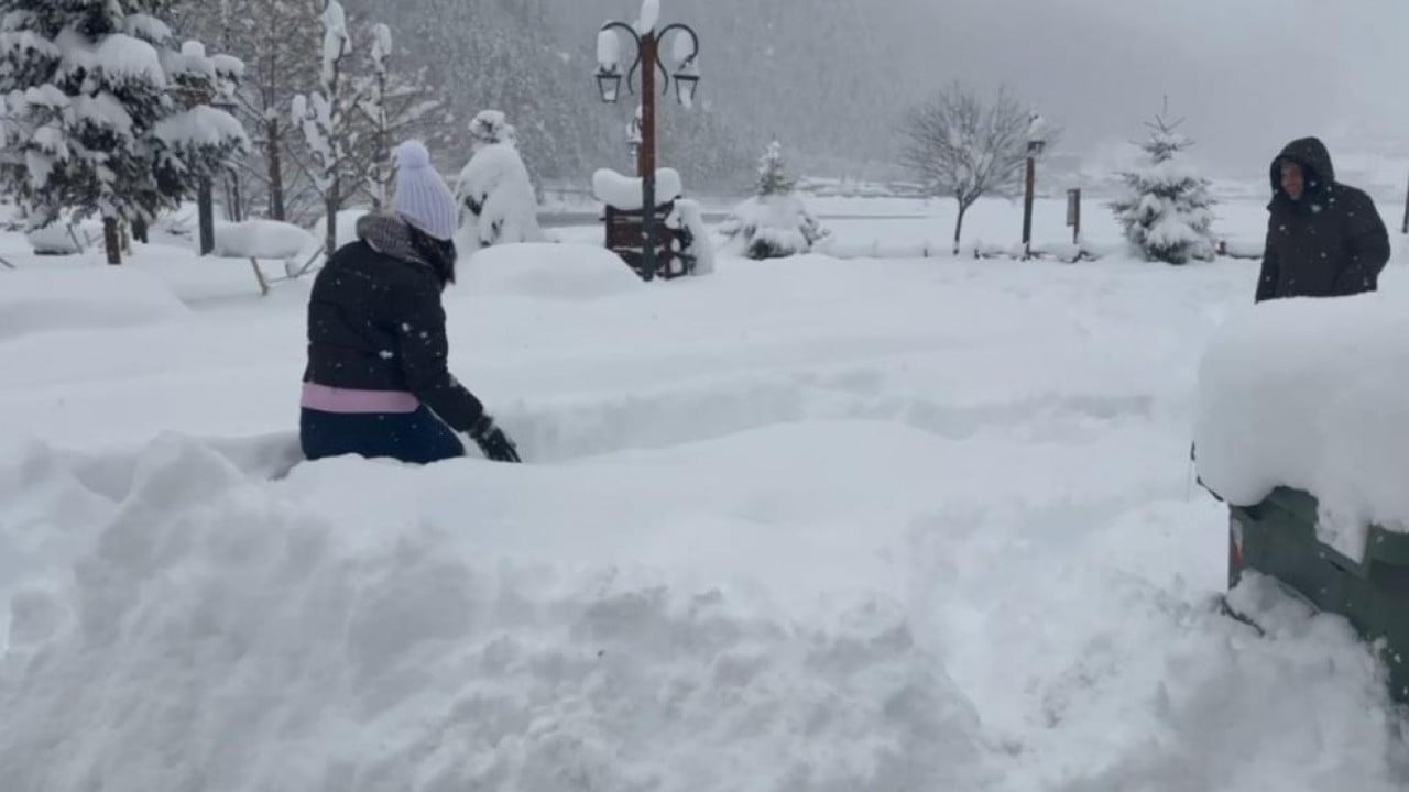 Foto - Uzungöl'de kar kalınlığı 1 metreyi aştı