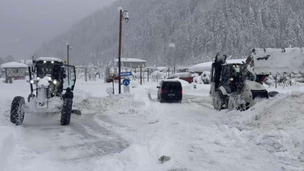 Foto - Uzungöl'de kar kalınlığı 1 metreyi aştı