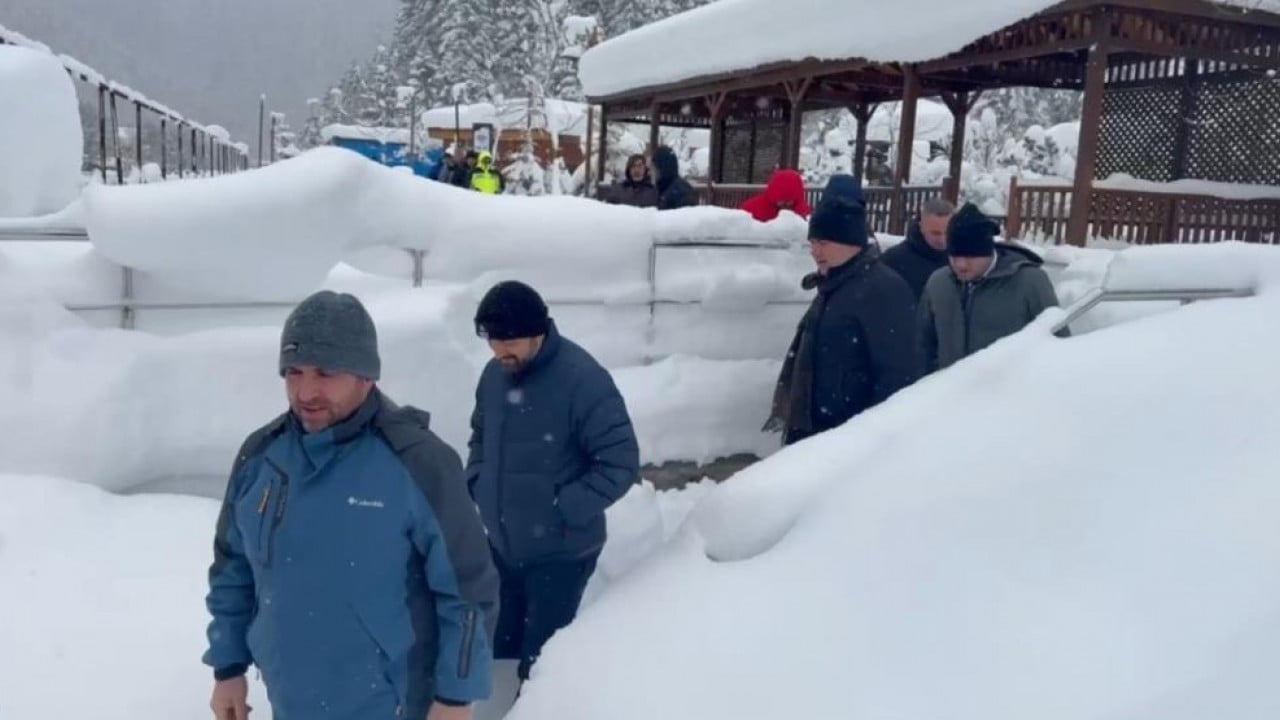 Foto - Uzungöl'de kar kalınlığı 1 metreyi aştı