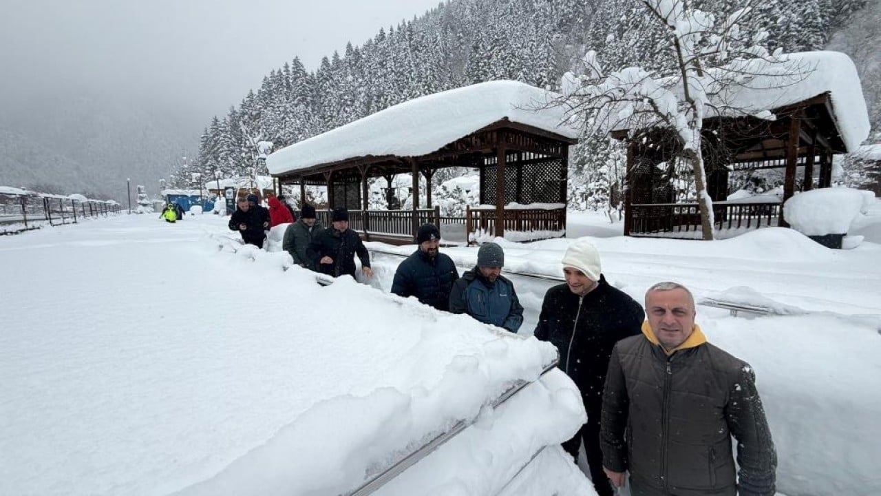 Foto - Uzungöl'de kar kalınlığı 1 metreyi aştı