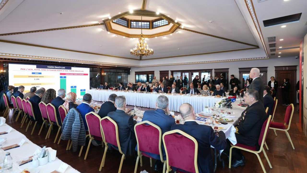 Foto - Vali Gül merak edilenleri cevapladı! İstanbul'da su sorunu var mı? Sokak köpekleri meselesinde son durum