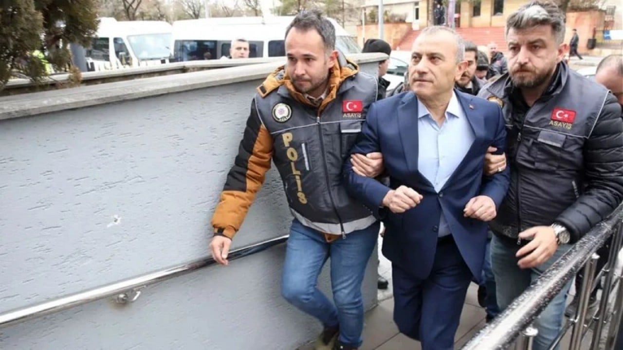 Foto - Vali Sonel ve ekibine 4 suçtan yeniden tutuklama: 'Gereğini yaparsınız gardaş' talimatı dosyada