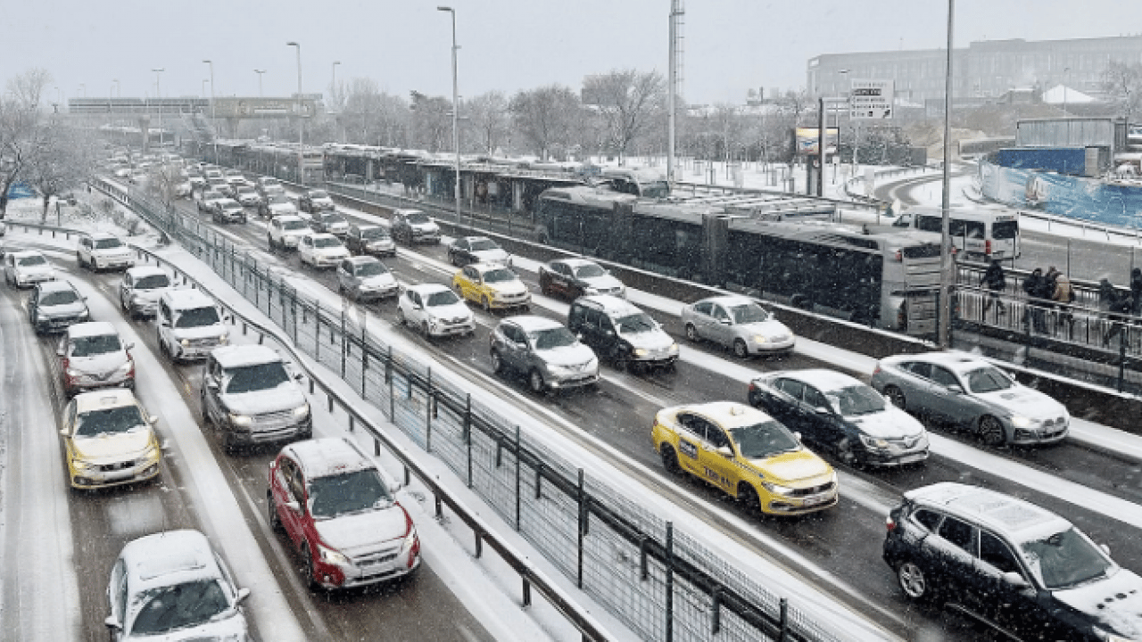 Valilik açıkladı! İstanbul'da kar ne kadar sürecek?
