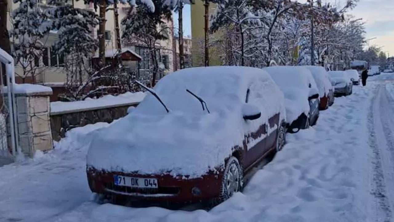 Foto - Valilikler peş peşe açıklama yaptı! İşte kar nedeniyle eğitime ara verilen iller