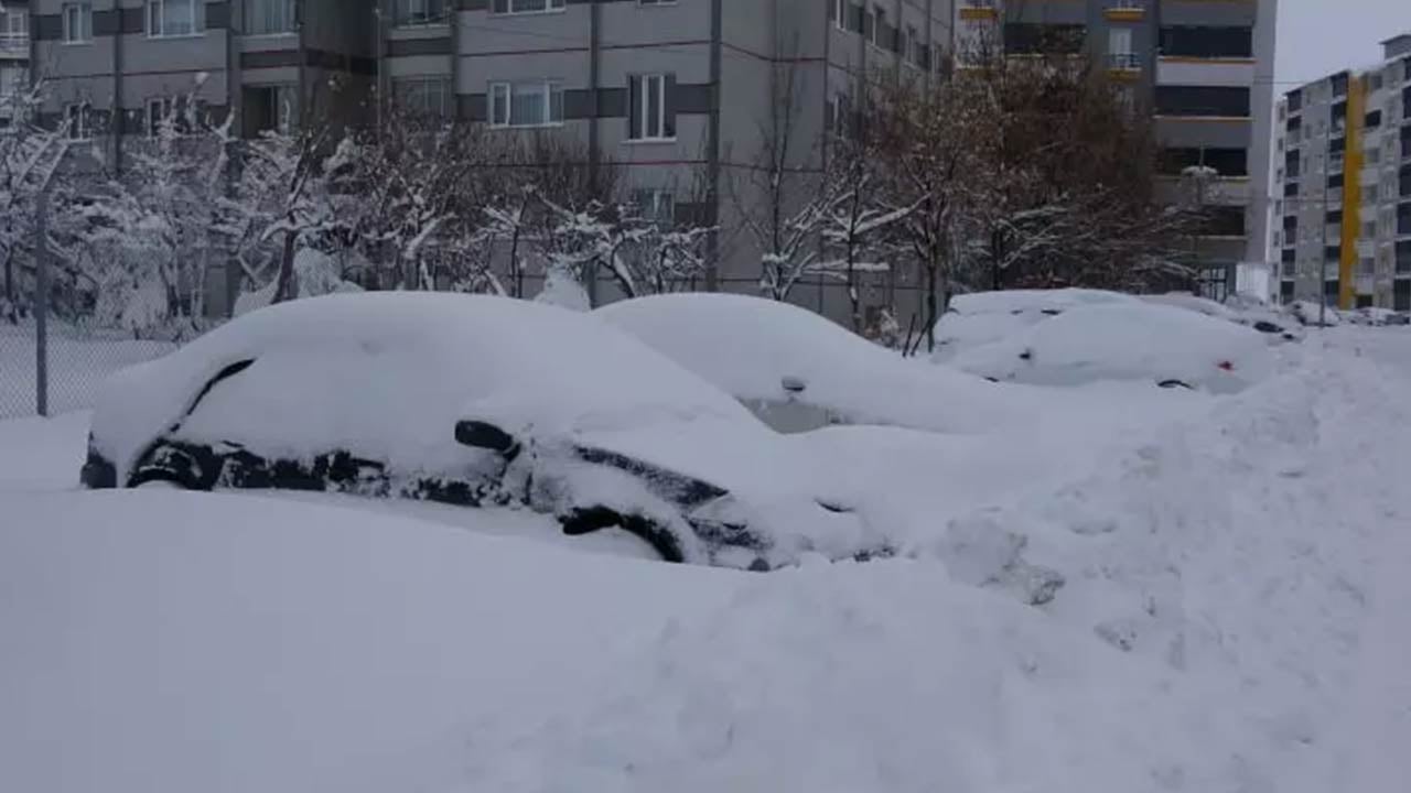 Foto - Valilikler peş peşe açıklama yaptı! İşte kar nedeniyle eğitime ara verilen iller