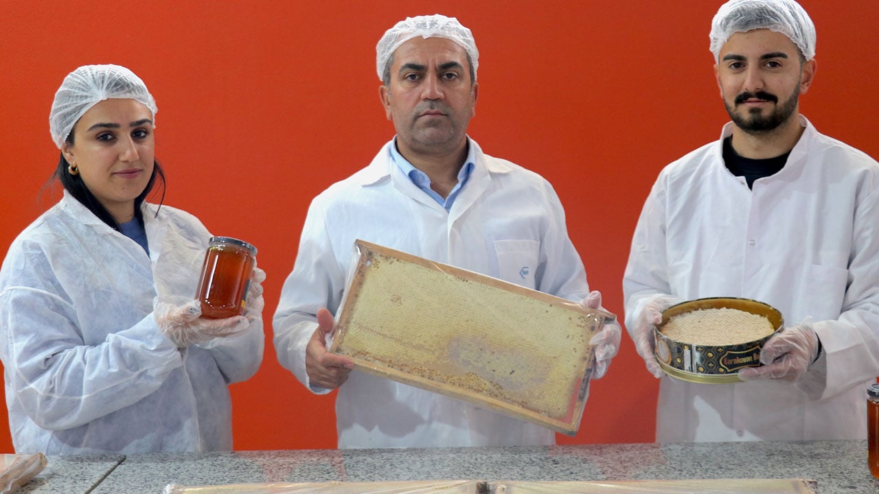 Foto - Van balı Orta Doğu yolunda! 16,5 tonluk ihracat Dubai’ye ulaştı