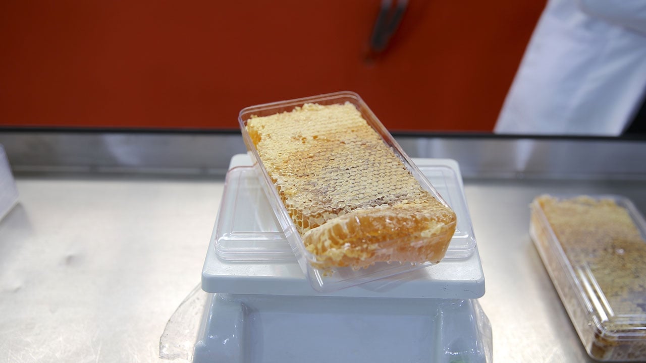 Foto - Van balı Orta Doğu yolunda! 16,5 tonluk ihracat Dubai’ye ulaştı