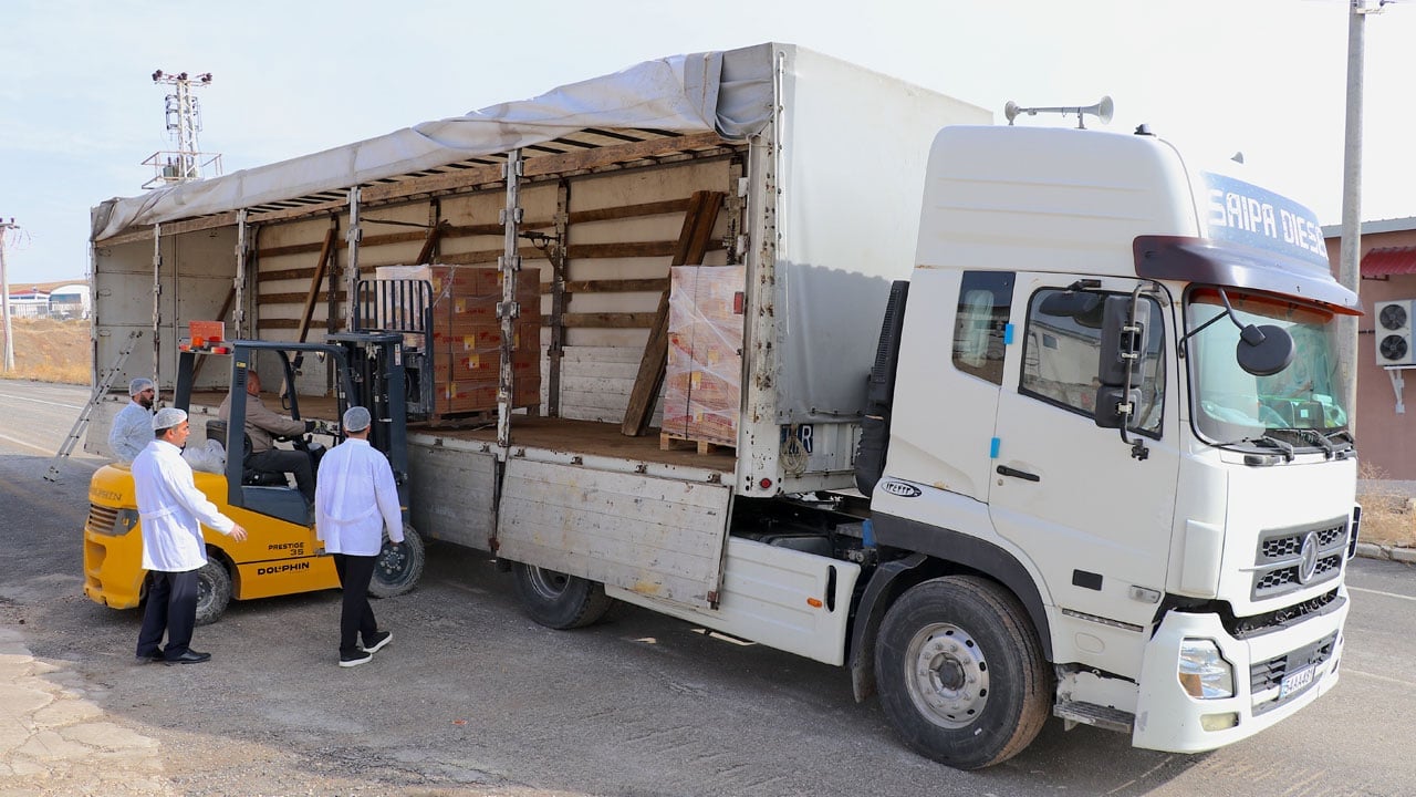 Foto - Van balı Orta Doğu yolunda! 16,5 tonluk ihracat Dubai’ye ulaştı