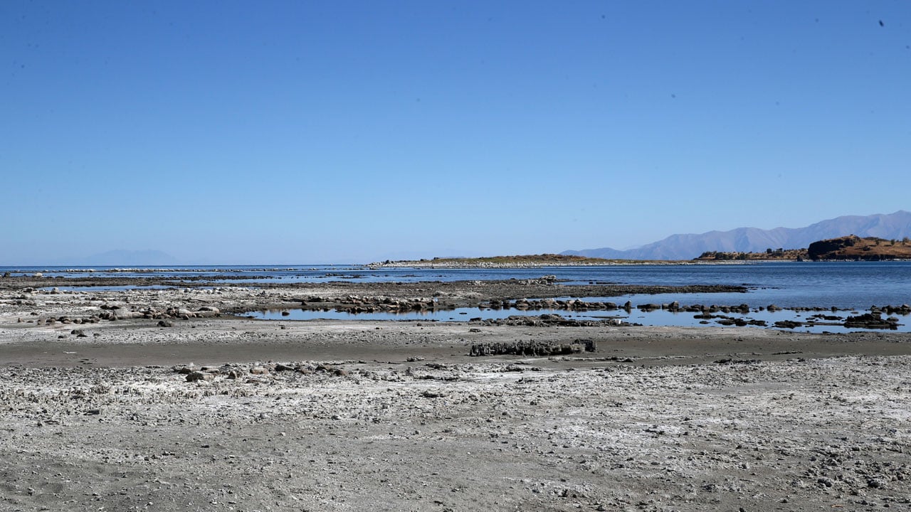 Foto - Van Gölü alarm veriyor! Su seviyesi metrelerce çekildi, geçmiş gün yüzüne çıktı