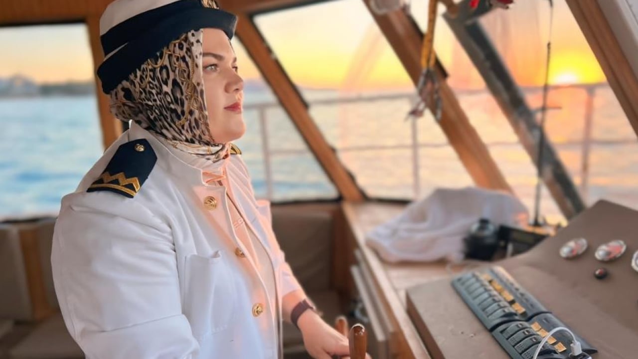 Van Gölü'nün ilk kadın kaptanı görevine başladı