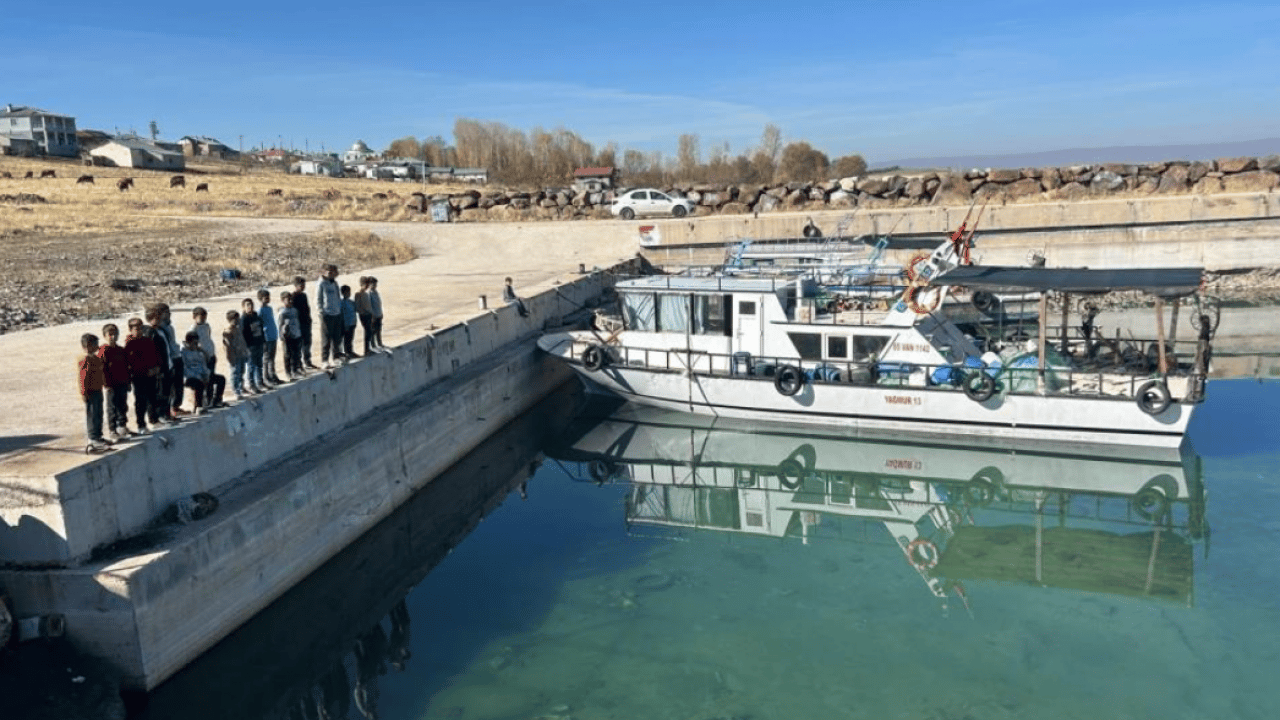 Foto - Van Gölü’nün sırrı devam ediyor! Yazın sararan saçlar kışın eskiye döndü