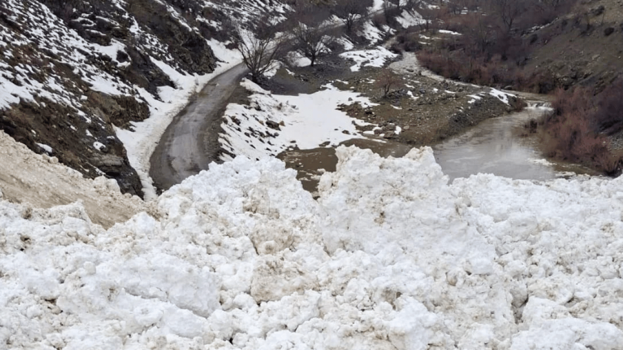 Foto - Van'da çığ düştü! O bölgelere ulaşım kapandı!