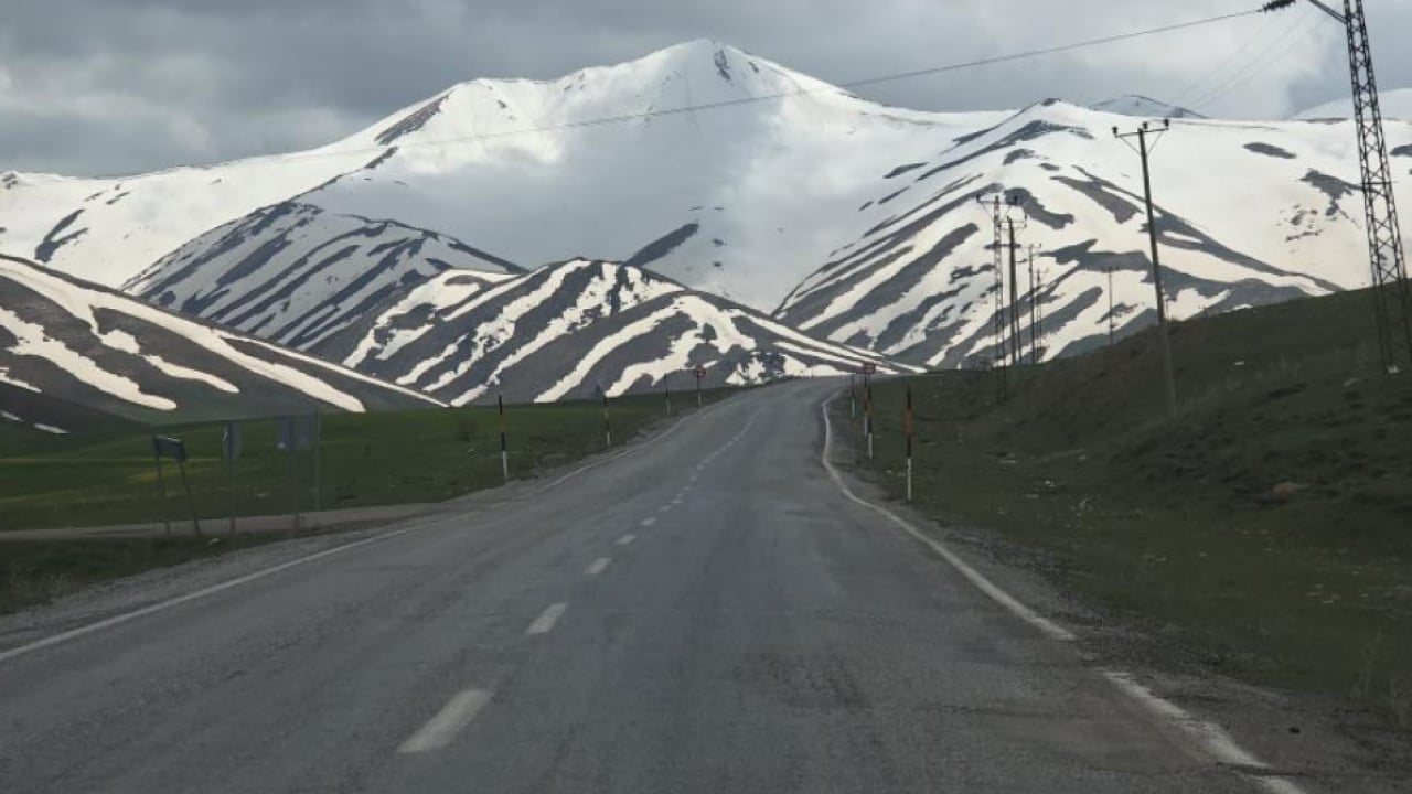 Foto - Van’da kartpostallık manzara: Dağlar zebra desenine büründü