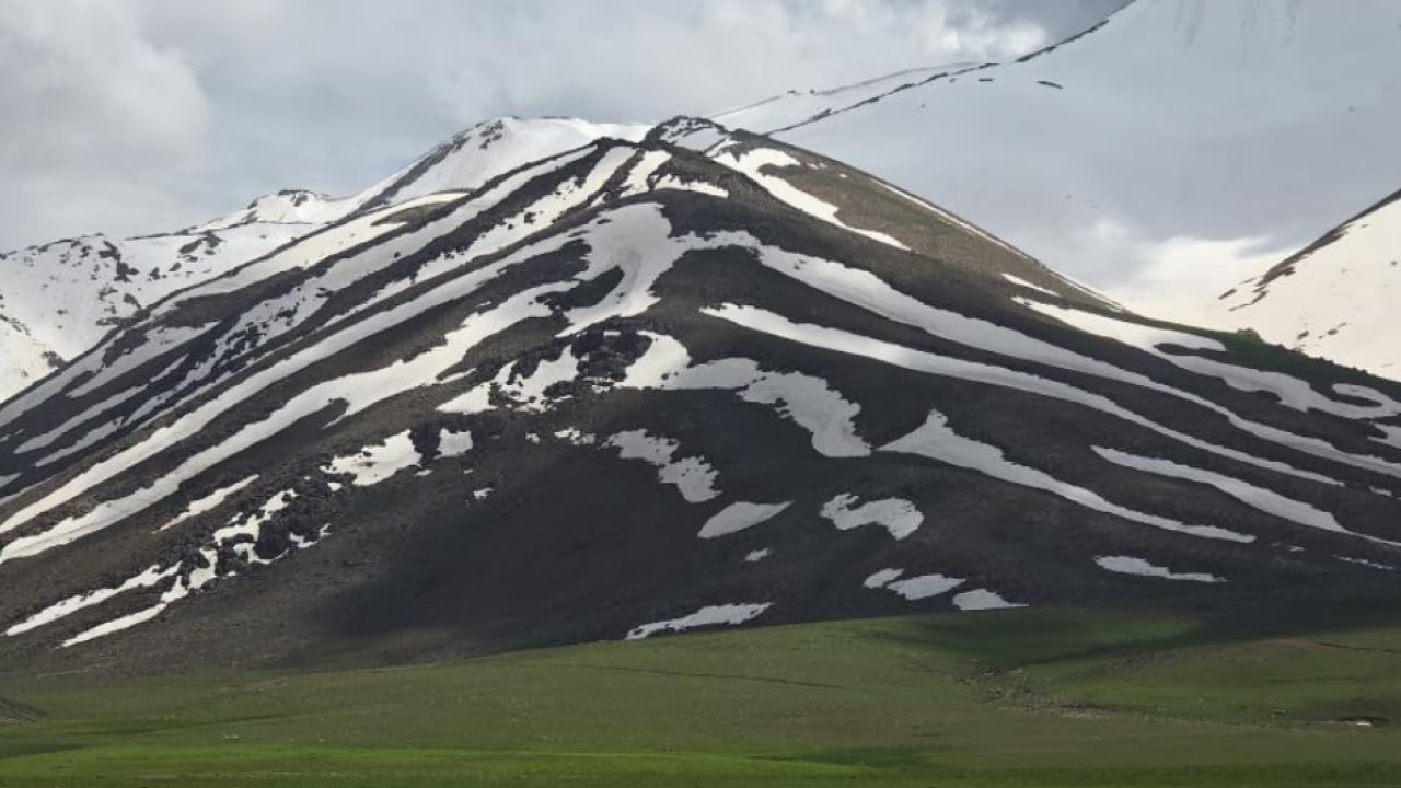 Foto - Van’da kartpostallık manzara: Dağlar zebra desenine büründü