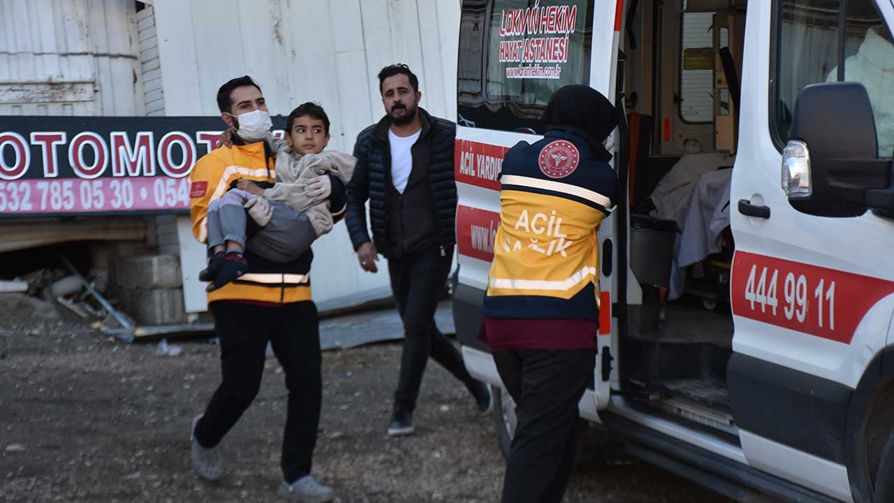 Foto - Van'da korku dolu anlar! 20 kişi ambulanslarla hastaneye kaldırıldı