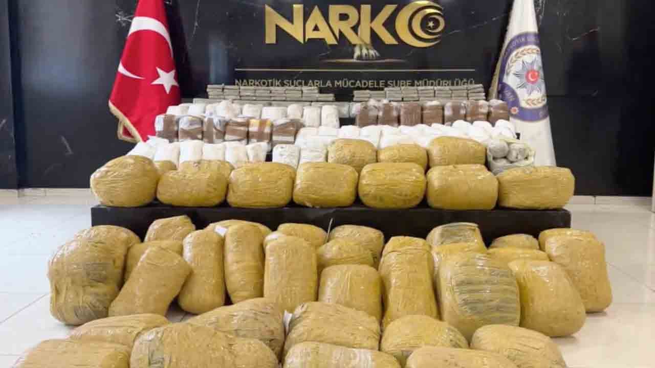 Foto - Van’da uyuşturucu tacirlerine ağır darbe! 240 kg uyuşturucu madde ele geçirildi 5 zehir taciri yakalandı!