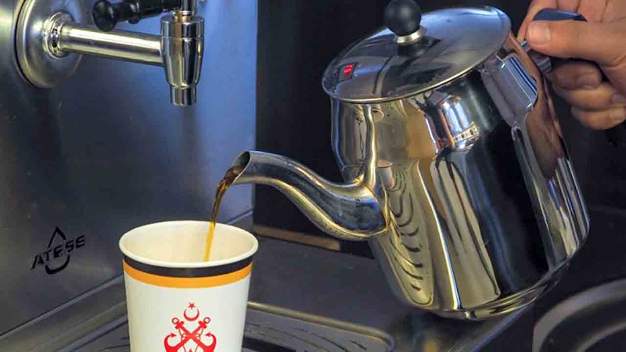 Foto - Vapurda demli çaya veda mı? Sıcak çay geleneği otomatlara teslim