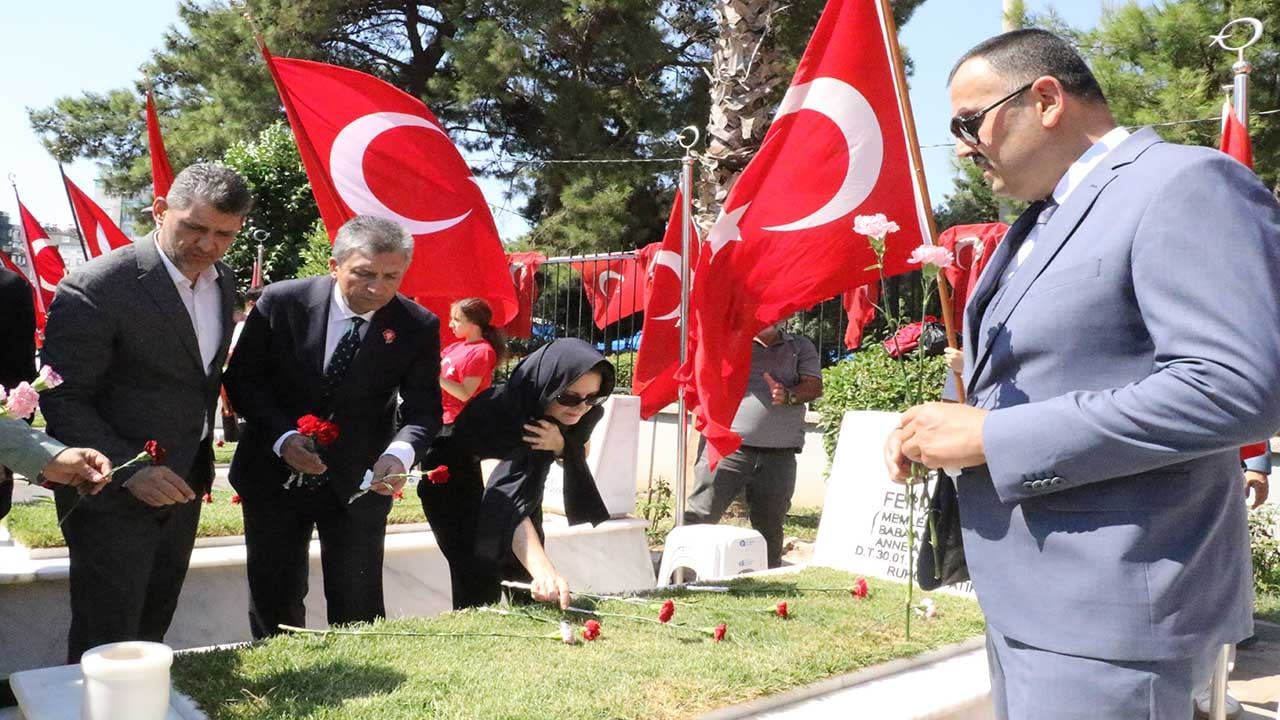 Foto - Vatan hainlerine karşı göğsünü siper etmişti! 15 Temmuz kahramanı Muhammet Oğuz Kılınç kabri başında dualarla anıldı!