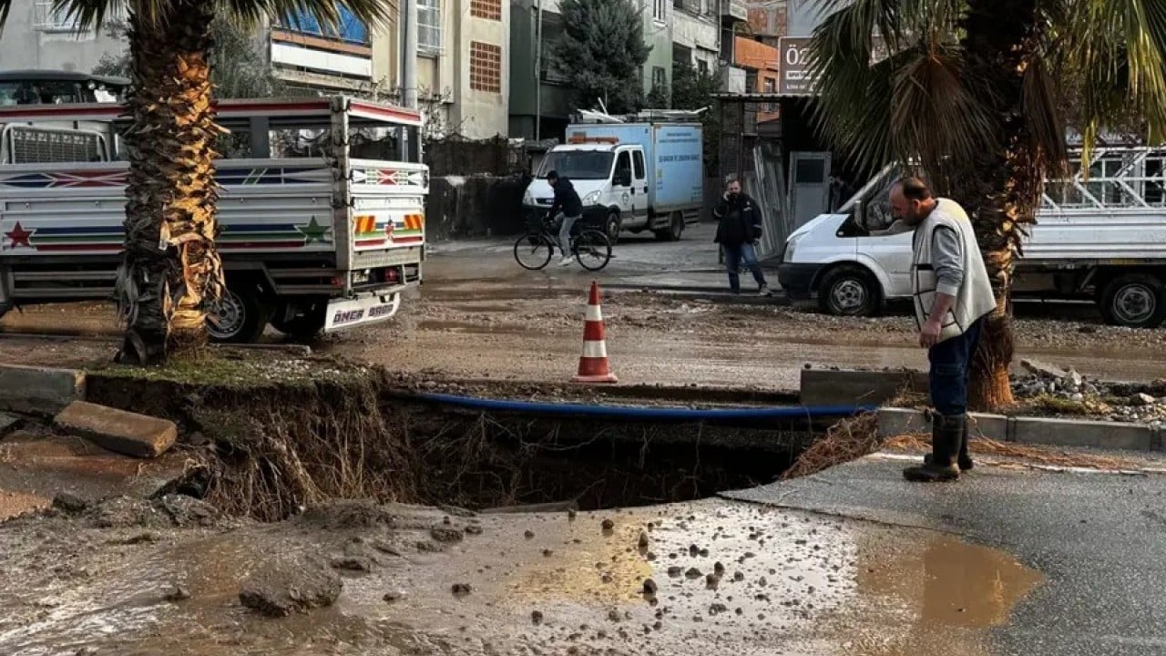 Foto - Vatandaş CHP’li belediyeye isyan etti Sıfır hizmete 500 milyon borç