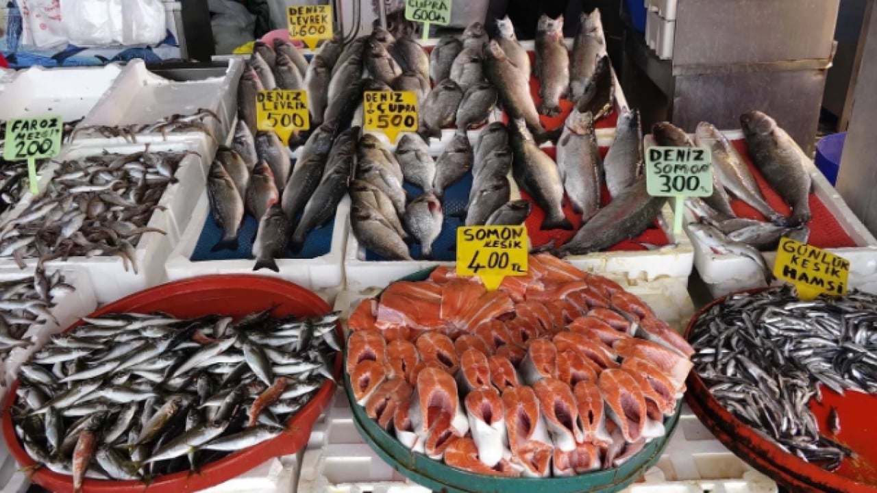 Foto - Vatandaşlar bayram etti! Trabzon'da deniz balık kaynıyor