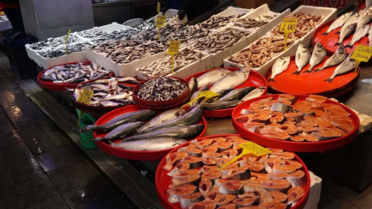 Foto - Vatandaşlar bayram etti! Trabzon'da deniz balık kaynıyor