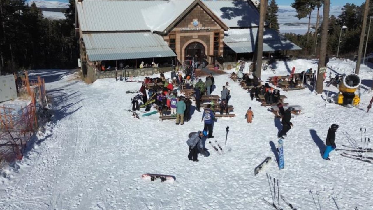 Foto - Vatandaşlar ilgi gösterdi! Sarıkamış'ta pistler cıvıl cıvıl