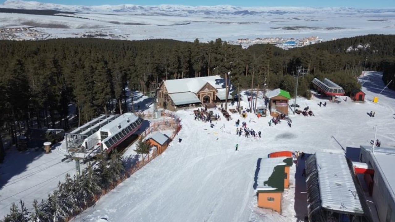 Foto - Vatandaşlar ilgi gösterdi! Sarıkamış'ta pistler cıvıl cıvıl