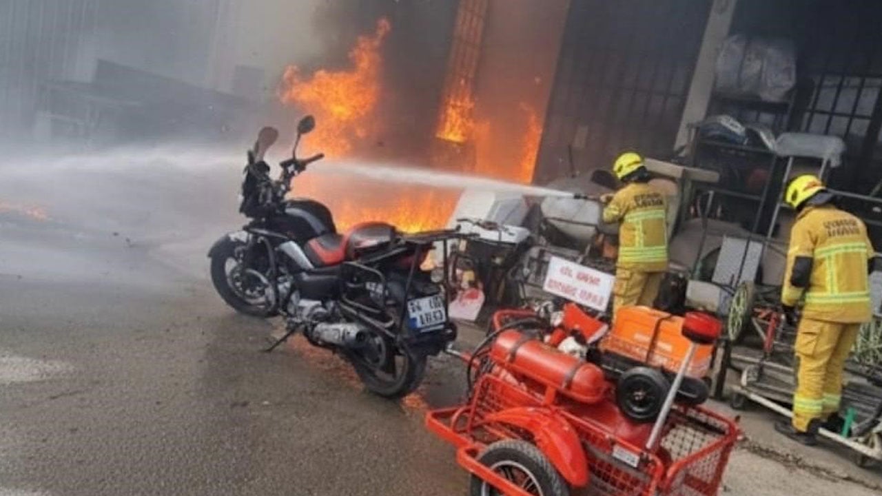 Vatandaşlarımızda taktik bitmez! Yangının ilk kıvılcımına Türk usulü çözüm