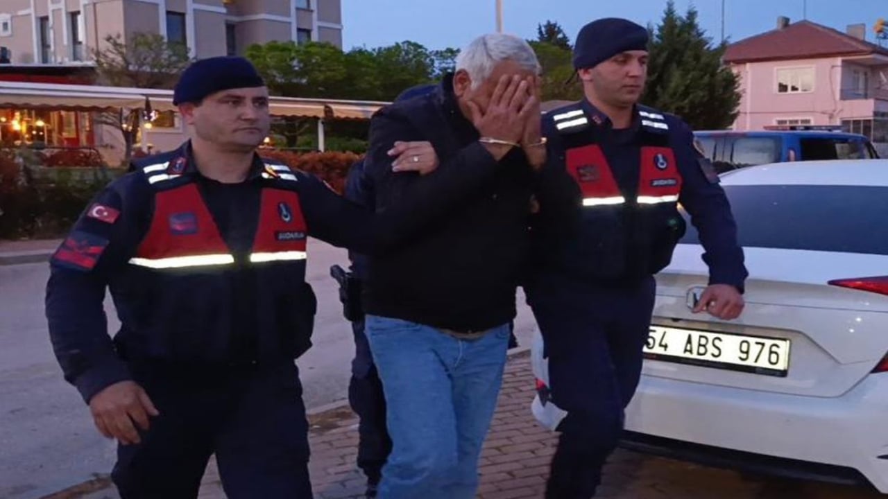 Vay utanmaz herif vay! Öğrenciler mide bulandıran olayı anlattı, alçak bakkal kıskıvrak yakalandı