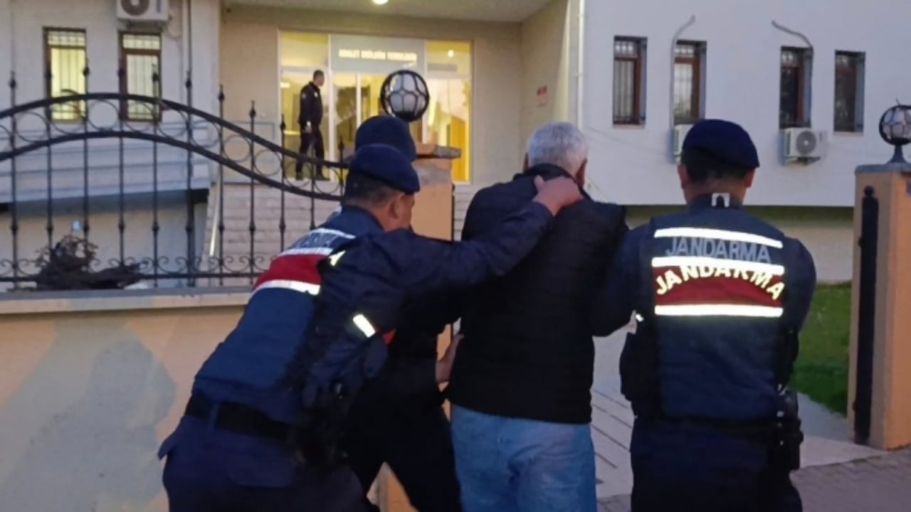 Foto - Vay utanmaz herif vay! Öğrenciler mide bulandıran olayı anlattı, alçak bakkal kıskıvrak yakalandı