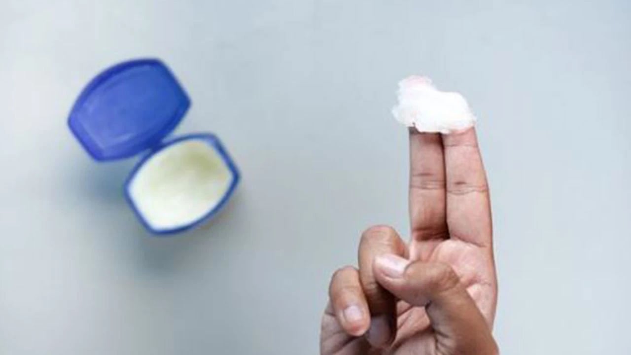 Vazelin ne işe yarar? Uzmanı vazelin kullanımı güvenli mi analiz etti