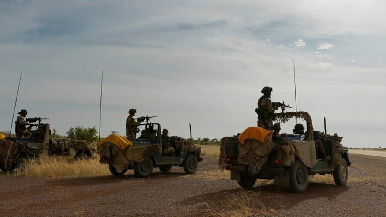 Foto - Ve Fransa vatandaşlarına çağrı yaptı: Acilen ülkeyi terk edin! Ülkeyi terk etmeye başladılar! 