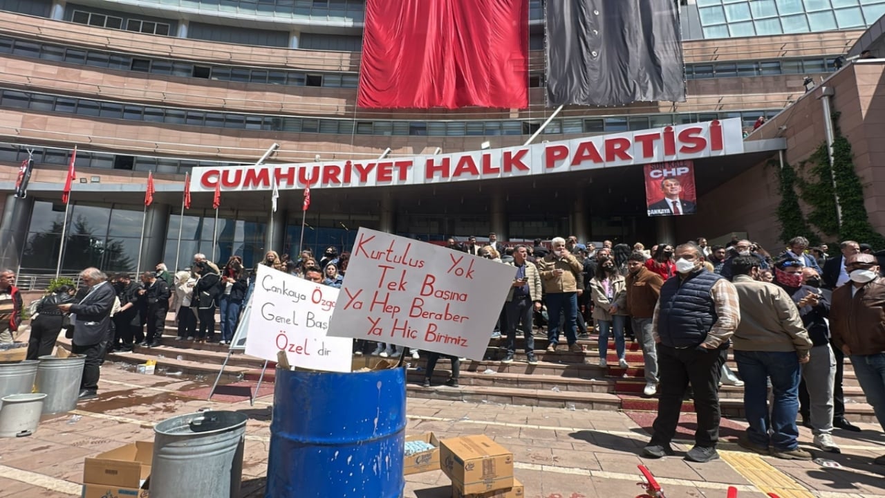 Foto - Ve Kılıçdaroğlu koltuğa geri döner dönmez büyük operasyonu çekti! Listede tam 24 isim var: Ne olduysa tek bir telefonla oldu