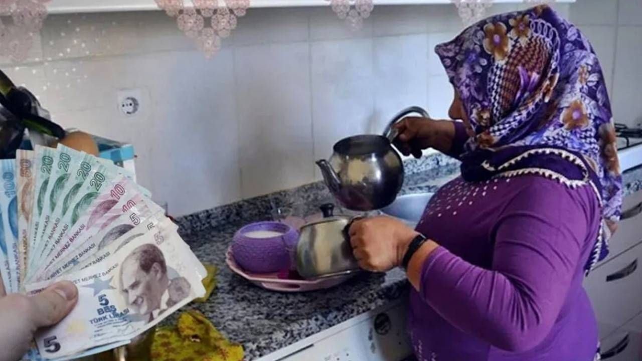 Foto - Ve MHP, flaş adımı attı: Ev hanımlarına emeklilik geliyor! İşte milyonları ilgilendiren şartlar