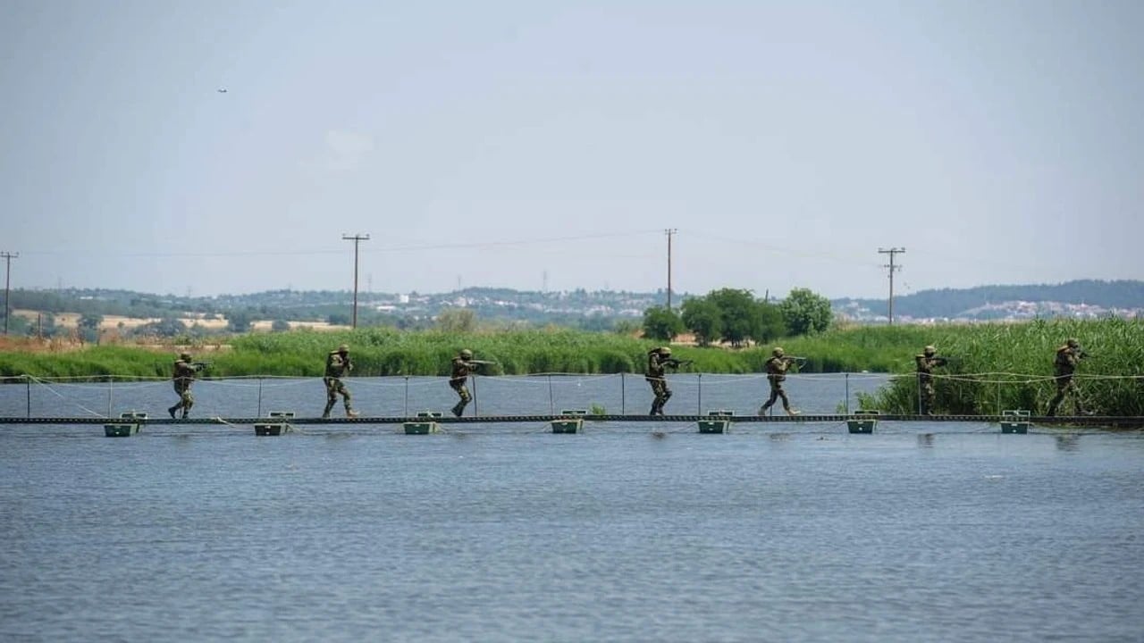 Foto - Saat bile verdiler! Bölgeye girişler yasaklandı, askeri birliklerden ağır silahlarla Türkiye provası