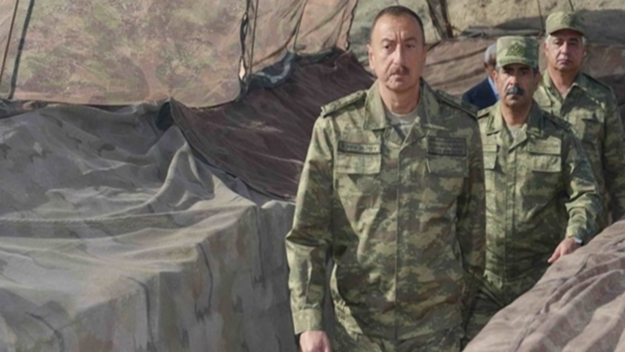Foto - Ve savaşta korkulan oluyor: Aliyev’den orduya "vur" emri