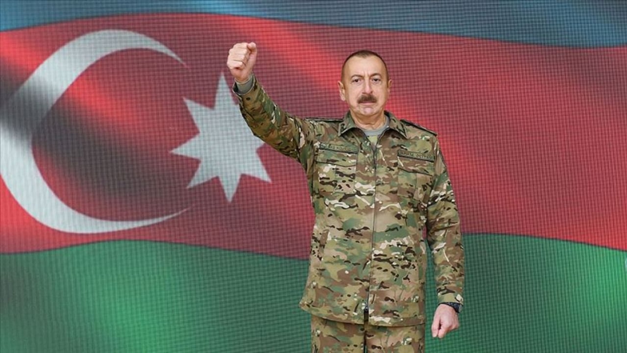 Foto - Ve savaşta korkulan oluyor: Aliyev’den orduya "vur" emri