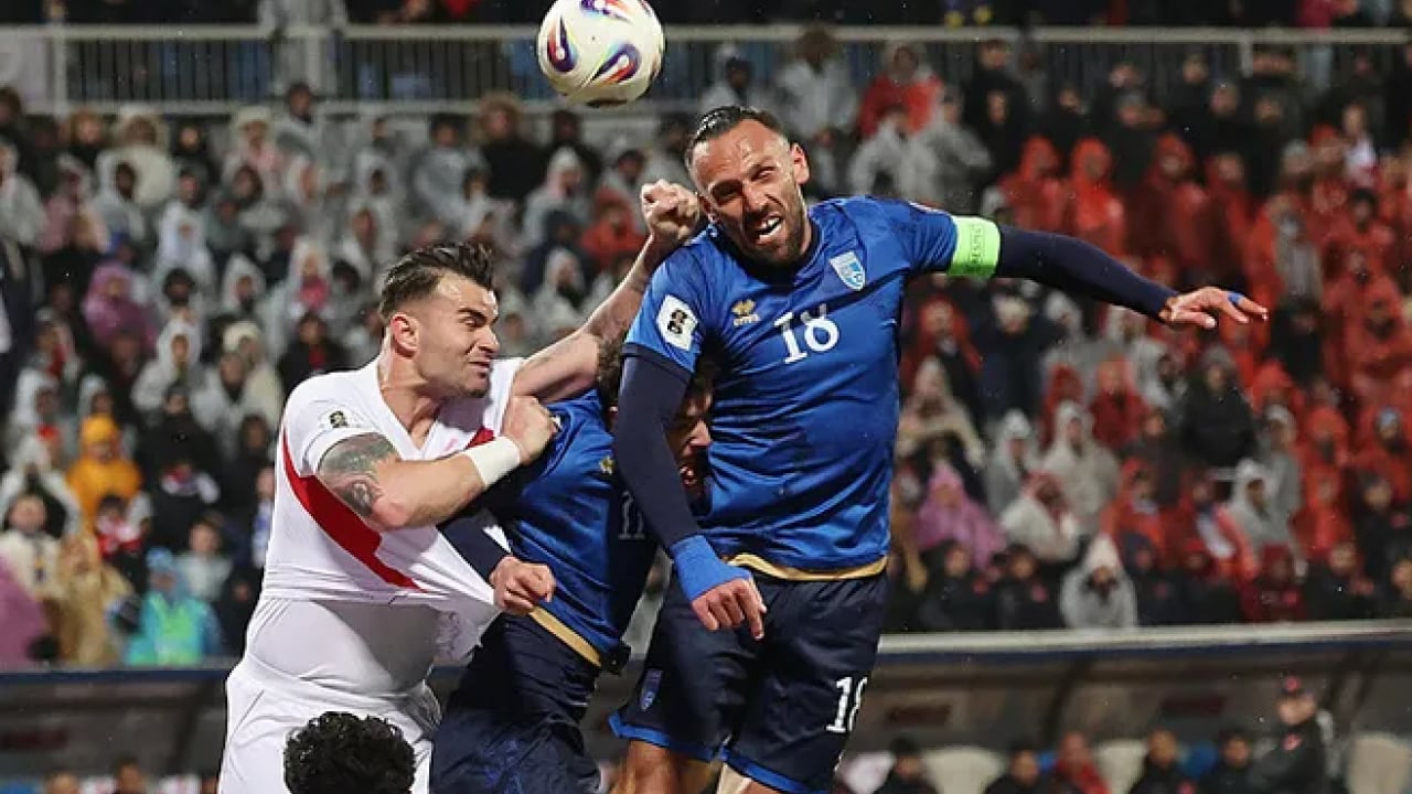 Foto - Vedat Muriqi çileden çıktı! ‘Senden daha vatanseverim'