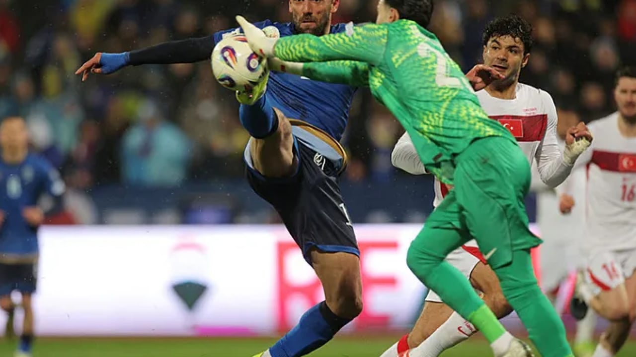 Foto - Vedat Muriqi çileden çıktı! ‘Senden daha vatanseverim'