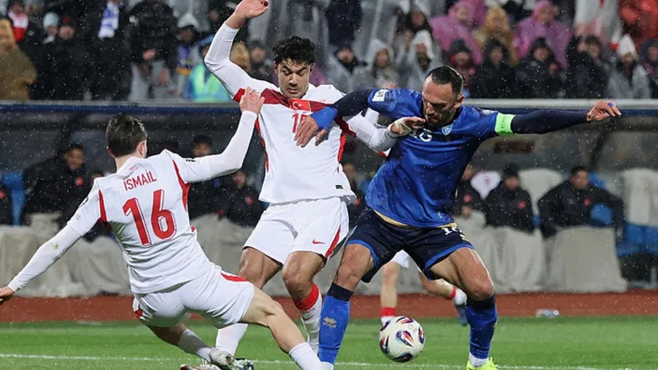 Foto - Vedat Muriqi çileden çıktı! ‘Senden daha vatanseverim'