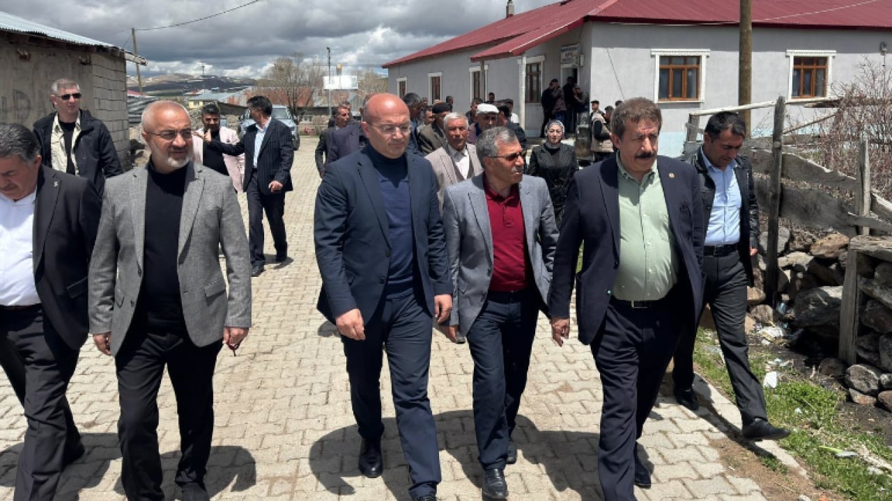 Foto - Vekil Abdurrahim Fırat, Tekman ve Karayazı'da halkla buluştu...