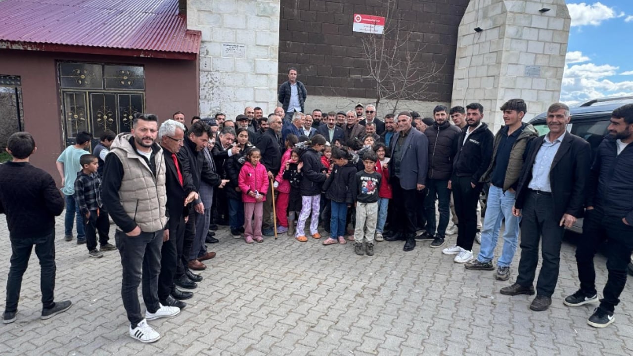 Foto - Vekil Abdurrahim Fırat, Tekman ve Karayazı'da halkla buluştu...