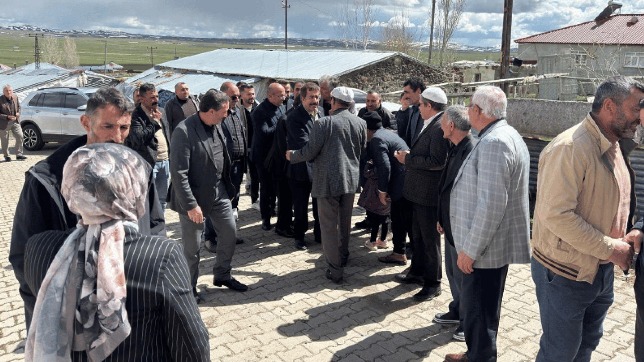 Foto - Vekil Abdurrahim Fırat, Tekman ve Karayazı'da halkla buluştu...