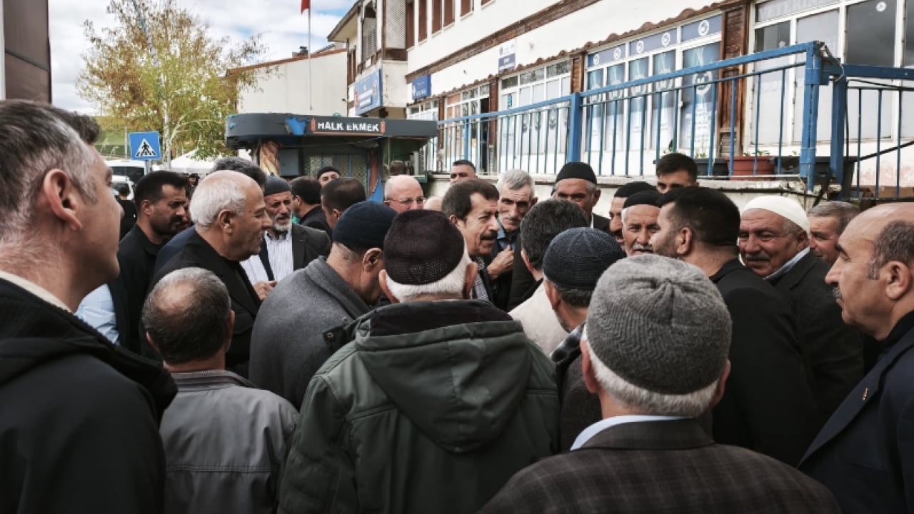 Vekil Abdurrahim Fırat'tan bayramda yoğun mesai: Vekil Fırat, bayram boyunca sahadaydı...