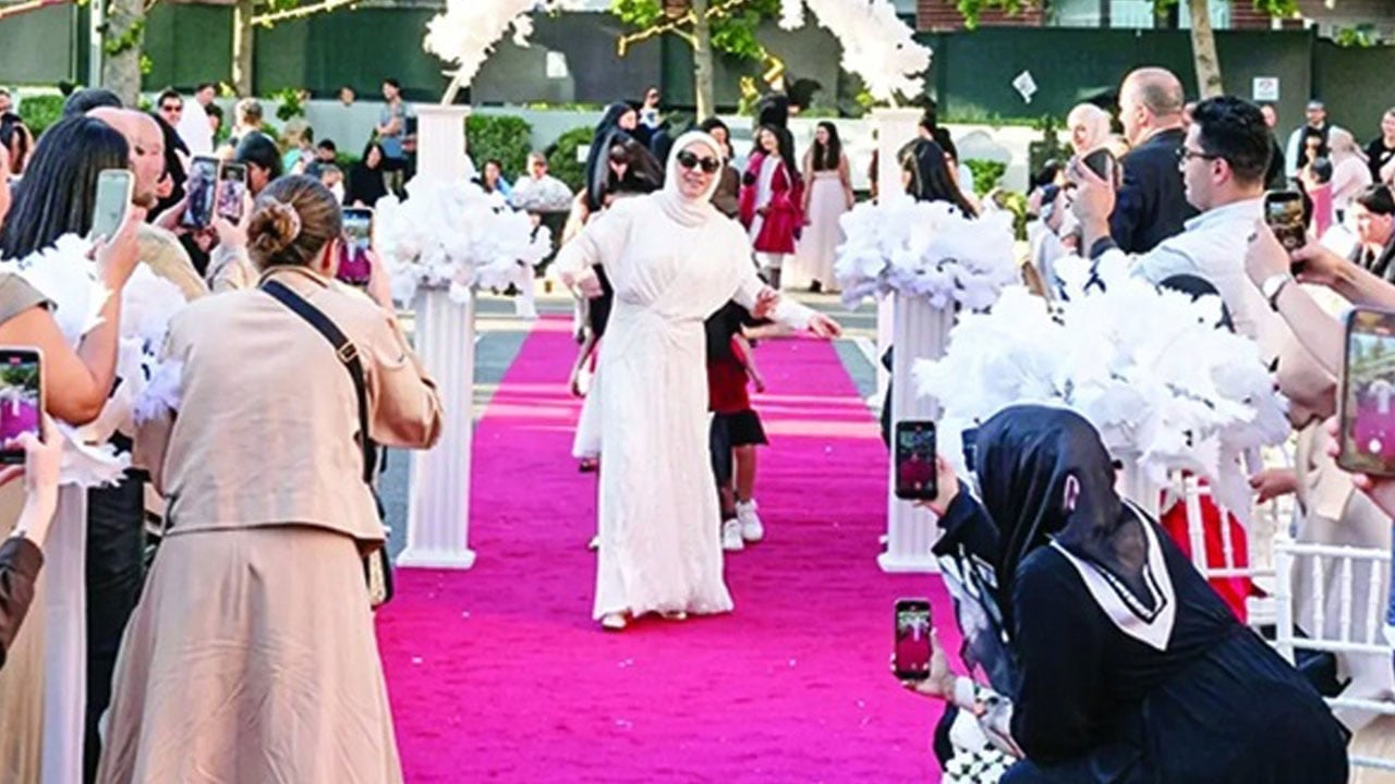 Foto - Veliler isyanda: Mezuniyet töreni mi, defile mi? Bu ne rezalet!