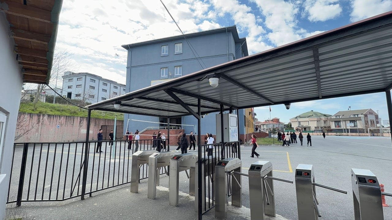 Foto - Velinin gözü arkada kalmıyor! O lisede giriş çıkışlar anlık takip ediliyor