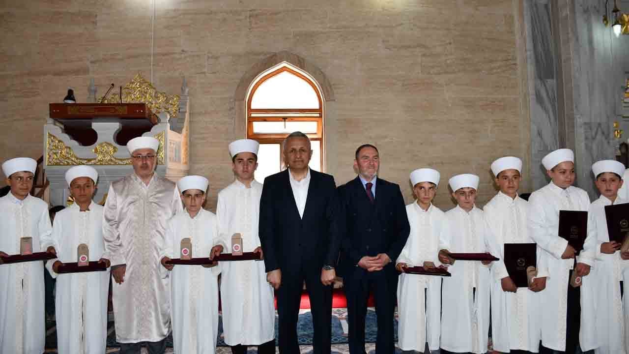 Foto - Vezirköprü'de 23 genç hafız icazetini aldı